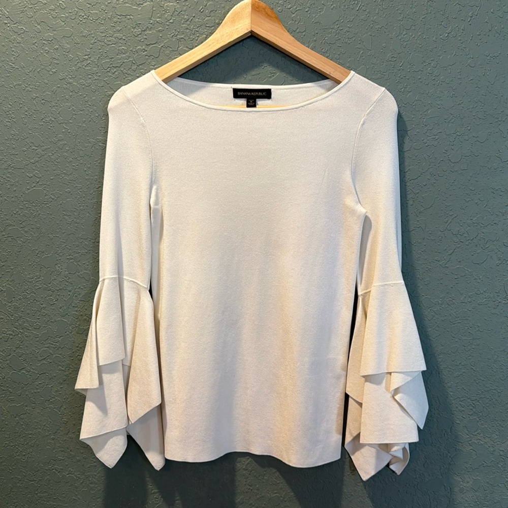 Stylish Banana Republic Top with flowy sleeves and swoop neckline - Petite S